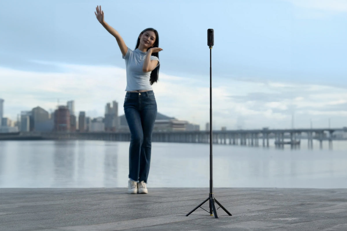 2-in-1 Selfie Stick + Throwpod